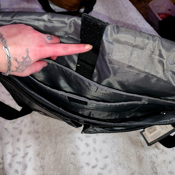 Kenneth Cole laptop bag - Picture 10 of 13